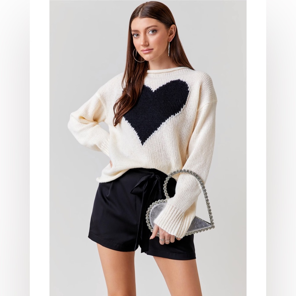 NWT Amelle Statement Heart Sweater (Size L) Francesca’s SOLD OUT ONLINE